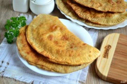 Тесто для чебуреков на воде с яйцом. Чебуреки классические