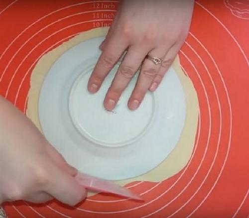 Тесто для чебуреков на холодной воде. Тесто на воде для чебуреков с мясом