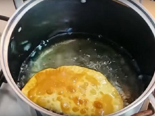 Тесто для чебуреков на холодной воде. Тесто на воде для чебуреков с мясом