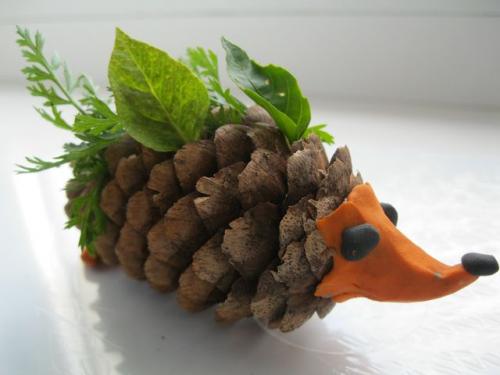 Школа поделки из шишек и листьев. Самые интересные поделки из шишек своими руками осенью