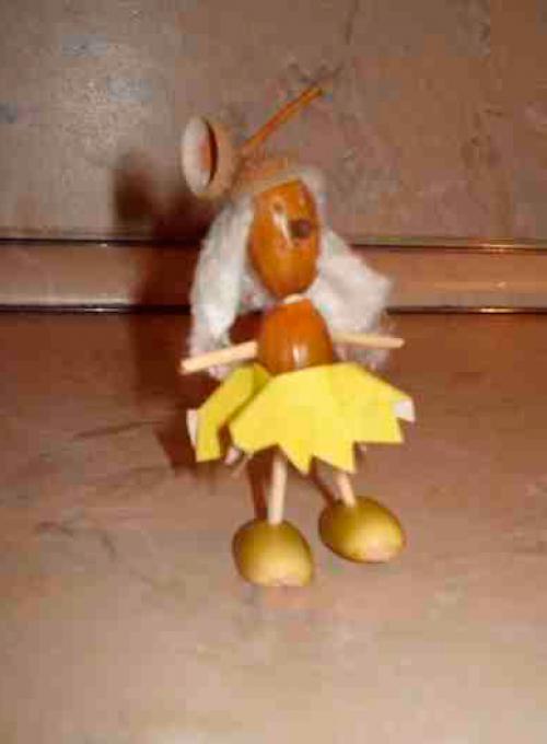 Человек из желудей. Человечки из желудей