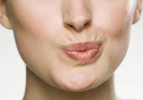 Как убрать кисетные морщины вокруг губ. Кисетные морщины вокруг рта: как избавиться