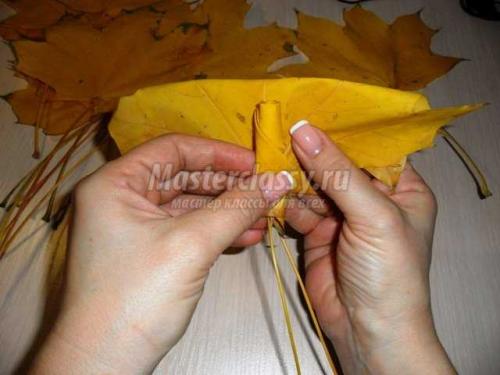 Стилизация розы из листьев: идеальный осенний букет 18