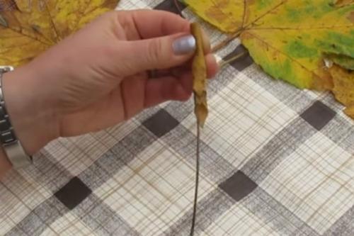 Розочки из кленовых листьев: создание уникальных украшений 13 Розочки из кленовых листьев: создание уникальных украшений 13