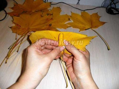 Как правильно собрать букет из листьев, чтобы он выглядел как роза
