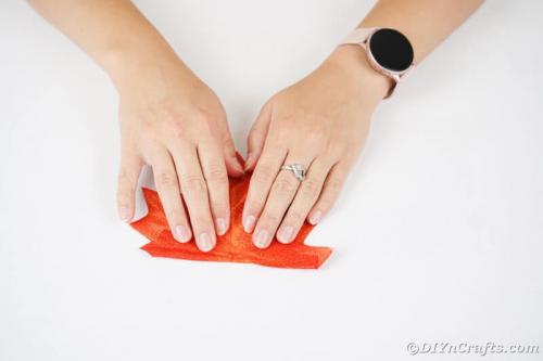 Какие декоративные элементы можно использовать для украшения розы из кленового листа. Розы из кленовых листьев своими руками (мастер класс)