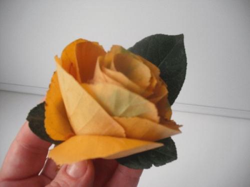 Розочки из кленовых листьев: создание уникальных украшений 21 Розочки из кленовых листьев: создание уникальных украшений 21