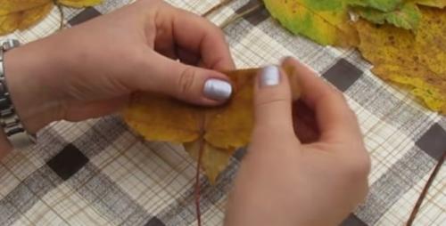 Розочки из кленовых листьев: создание уникальных украшений 12 Розочки из кленовых листьев: создание уникальных украшений 12