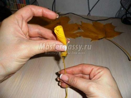 Стилизация розы из листьев: идеальный осенний букет 04