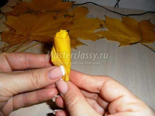Стилизация розы из листьев: идеальный осенний букет 22