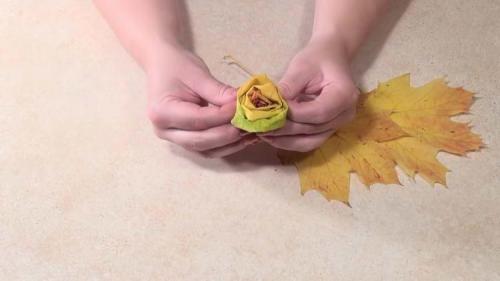 Какие инструменты нужны для создания розы из листьев клена. Как сделать розы из листьев