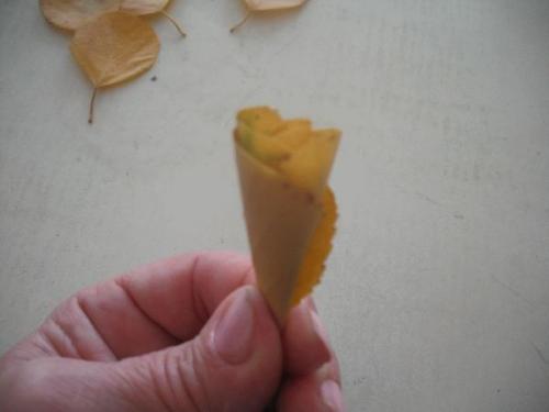 Красота из кленовых листьев: удивительный способ создания роз 08 Красота из кленовых листьев: удивительный способ создания роз 08