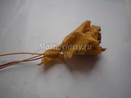 Стилизация осени: создание осеннего букета из кленовых листьев 14