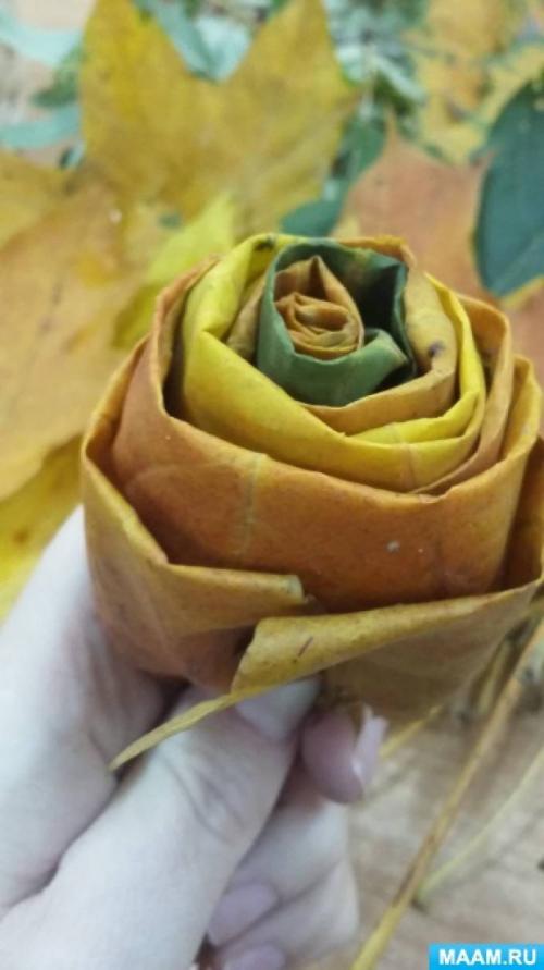 Как сделать букет роз из кленовых листьев самостоятельно