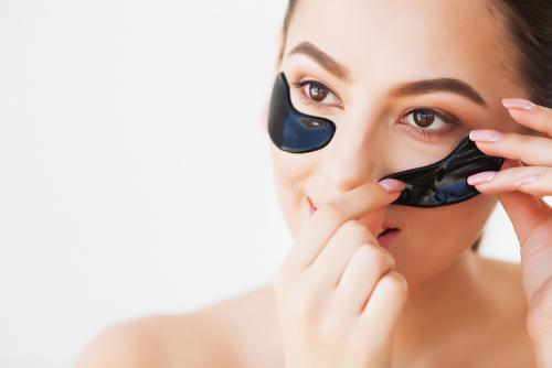 Как убрать морщины под глазами в домашних условиях. Чем стереть морщинки у глаз? Комплекс упражнений по фейсфитнесу 04