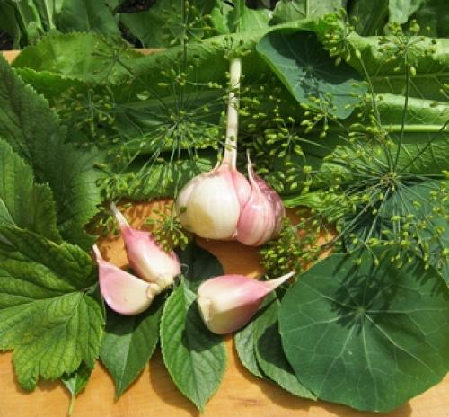 Какие ингредиенты нужны для приготовления соленых арбузов в кастрюле. Соленые арбузы