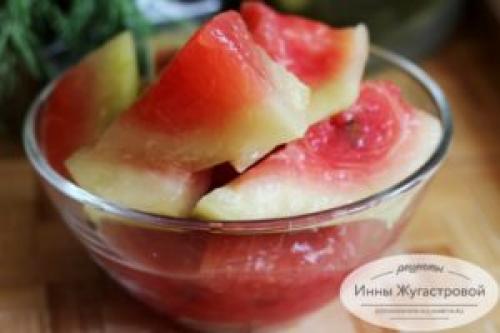 Рецепт арбуз моченый. Квашенные с горчицей ломтики арбузов в трехлитровой банке, острые и резкие