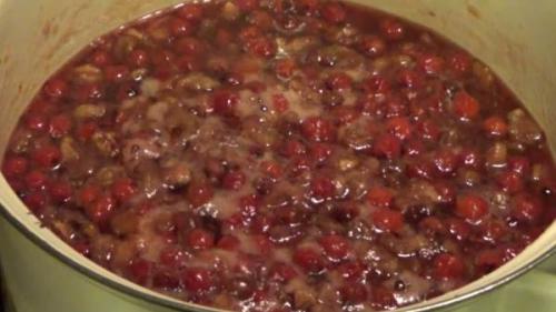 Варенье из рябины красной с яблоками. Как варить «Царское» варенье из красной рябины с яблоком и грецкими орехами