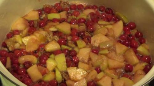 Варенье из рябины красной с яблоками. Как варить «Царское» варенье из красной рябины с яблоком и грецкими орехами