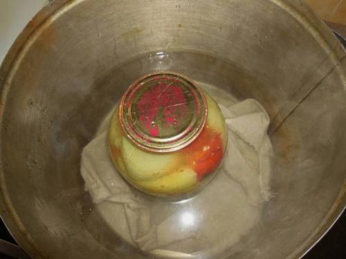 Перец маринованный с чесноком. Перец целиком в маринаде с растительным маслом на зиму