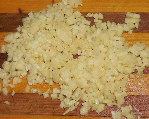 Перец маринованный с чесноком. Перец целиком в маринаде с растительным маслом на зиму