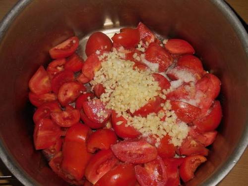 Перец маринованный с чесноком. Перец целиком в маринаде с растительным маслом на зиму