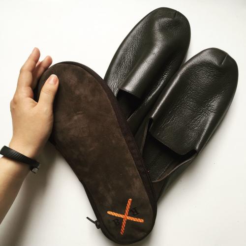 Какие виды платков можно использовать для изготовления топочек. Как своими руками сделать тапочки из кожи, этапы работы