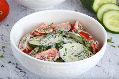 Как можно приготовить салат из огурцов и помидоров, если нет свежих огурцов. Салат из помидоров и огурцов. 18 самых простых и вкусных рецептов приготовления