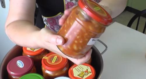 Какие виды соусов можно использовать для салатов из фасоли на зиму. Фасоль в томате на зиму, как в магазине – классический рецепт