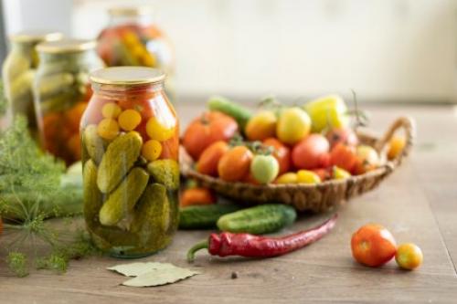 Можно ли использовать соленые огурцы вместо свежих в рецепте салата из огурцов и помидоров. 20 салатов с солеными огурцами, которые всегда получаются вкусными