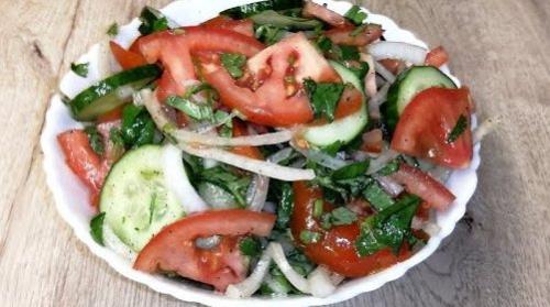 Как можно приготовить салат из огурцов и помидоров, если нет свежих огурцов. Салат из помидоров и огурцов. 18 самых простых и вкусных рецептов приготовления