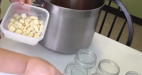 Какие виды соусов можно использовать для салатов из фасоли на зиму. Фасоль в томате на зиму, как в магазине – классический рецепт