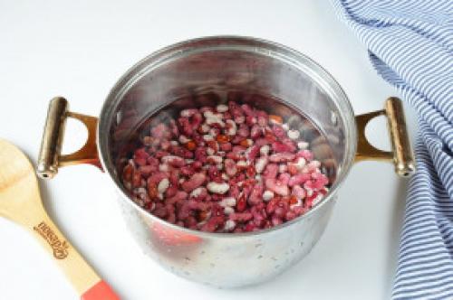 Можно ли добавить мясо или рыбу в салат из фасоли на зиму с томатной пастой. Фасоль в томате на зиму