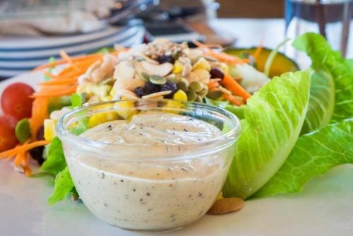 Какие ингредиенты можно использовать для придания особых вкусовых качеств салата. 20 заправок, которые сделают салат незабываемым