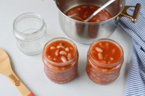 Можно ли добавить мясо или рыбу в салат из фасоли на зиму с томатной пастой. Фасоль в томате на зиму