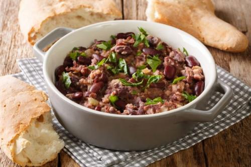 Какие блюда можно подавать с салатом из фасоли на зиму. 20 блюд из фасоли, которые готовятся проще простого