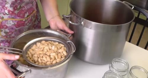 Как долго храниться салат из фасоли на зиму с томатной пастой. Фасоль в томате на зиму, как в магазине – классический рецепт