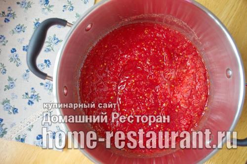 Какие ингредиенты необходимы для приготовления салата из помидоров с рисом на зиму.