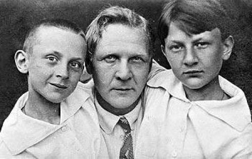 Дети федор иванович шаляпин. 8 одаренных детей Федора Шаляпина. Кем они стали и чем знамениты 02 Дети федор иванович шаляпин. 8 одаренных детей Федора Шаляпина. Кем они стали и чем знамениты 02