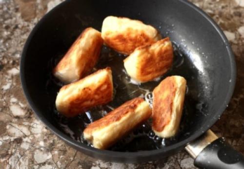 Пирожки из творога на сковороде. Рецепт творожных пирожков жареных на сковороде