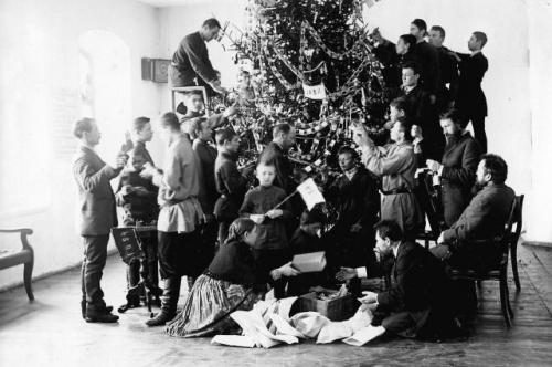 Новый год на руси до Петра. От Петра I до наших дней. Как отмечали Новый год в России в разные эпохи