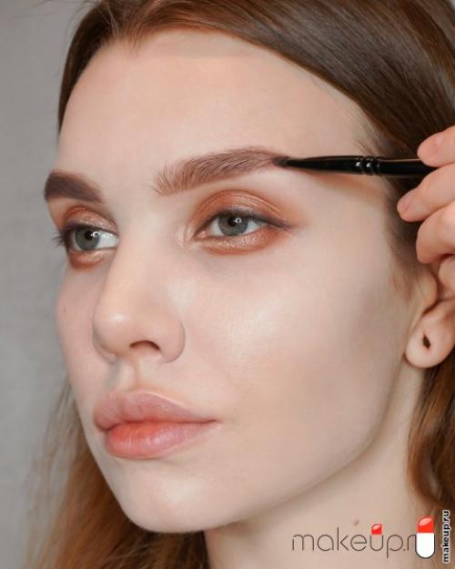 Какие особенности у корейских помад, теней и румян. Как сделать корейский макияж русской девушке: пошаговая инструкция