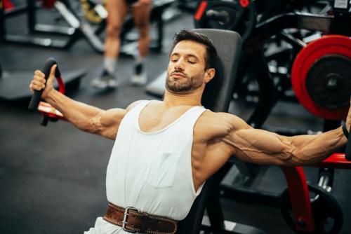 Как избежать перегрузок и травм при выполнении программы тренировок в зале. Почему посещение тренажёрного зала может обернуться травмой?
