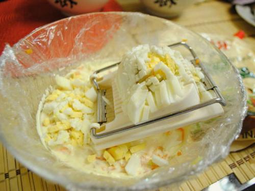 Салат метрополь с икрой. Салат с креветками, кальмарами, красной рыбой и икрой на праздничный стол