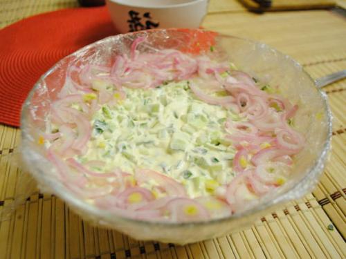 Салат метрополь с икрой. Салат с креветками, кальмарами, красной рыбой и икрой на праздничный стол