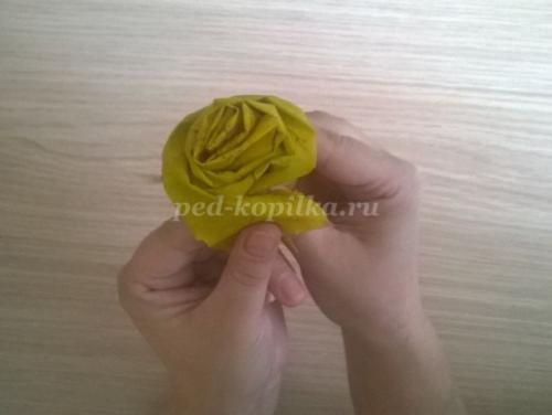 Роза из кленовых листьев. Как сделать букет из кленовых листьев своими руками пошагово с фото 07