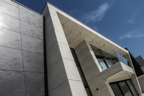 Какие факторы следует учитывать при выборе фасадных панелей